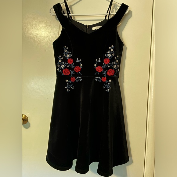 Francesca’s Black Velvet Holiday Dress - Picture 2 of 5